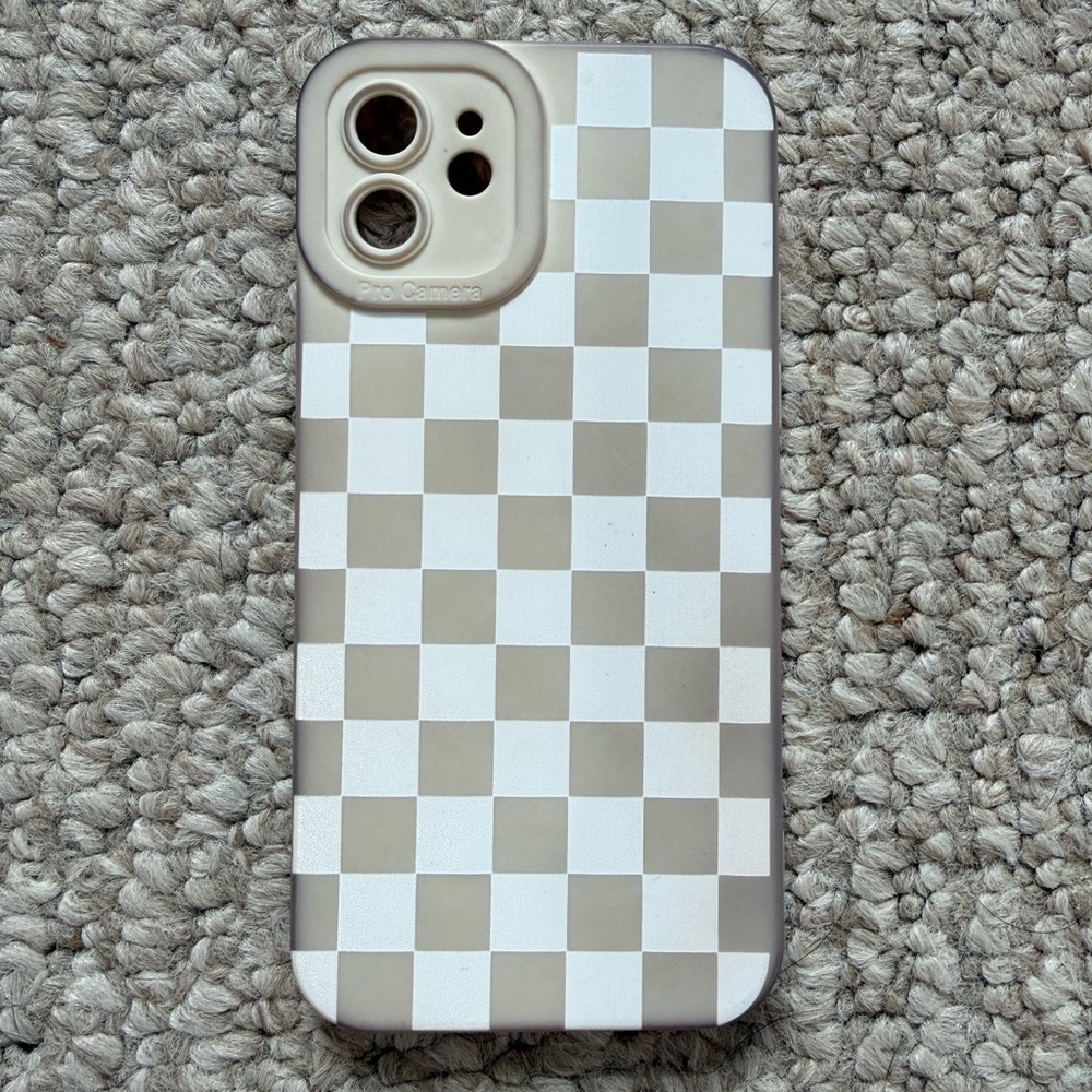 Bundle of Beige IPhone 12 Cases - Picture 4 of 5
